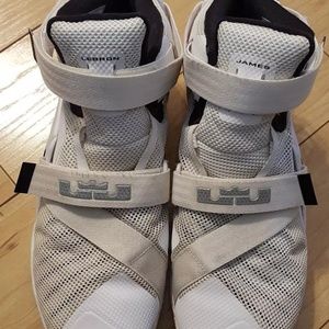 Nike Lebron's men's shoes size 10.5